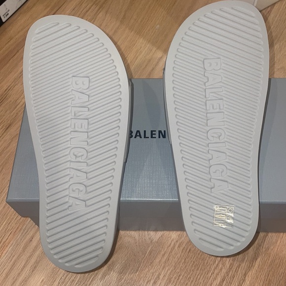 Balenciaga pool slide size 37 brand New - Picture 3 of 4
